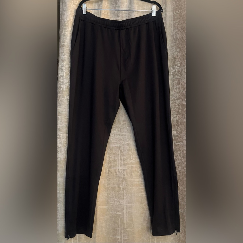 Vuori Men's XL Black Athletic Joggers Zip Ankle Performance Pants
